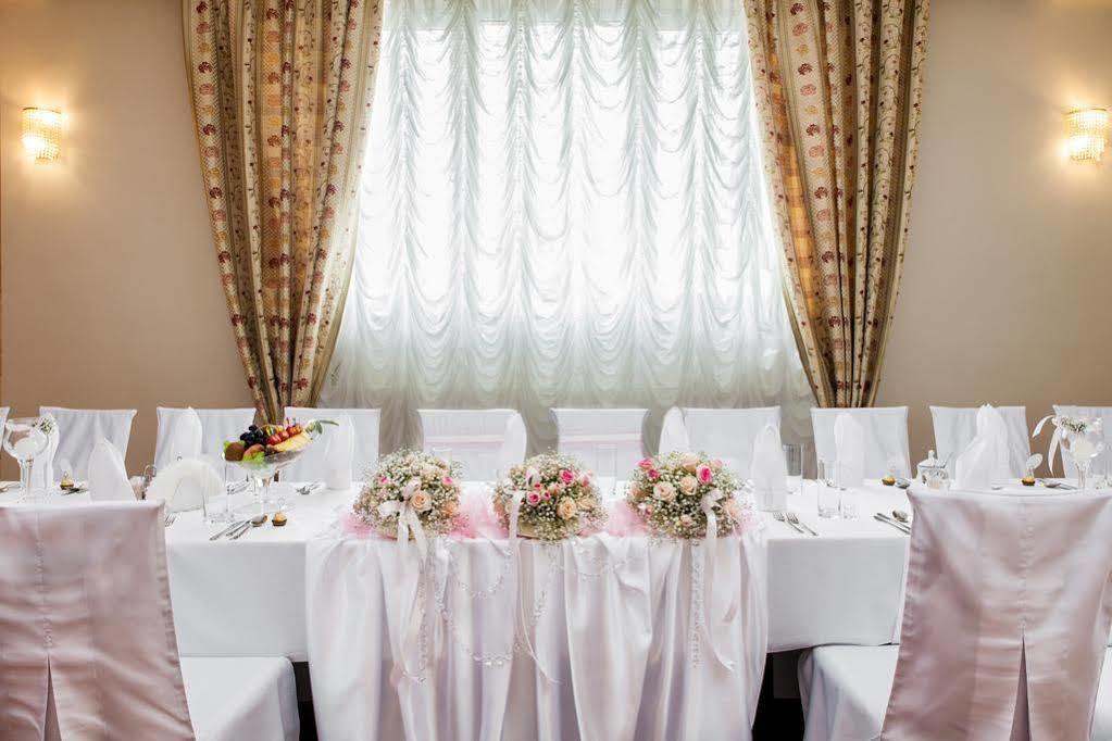Hotel Panorama Ostrowiec Świętokrzyski Kültér fotó
