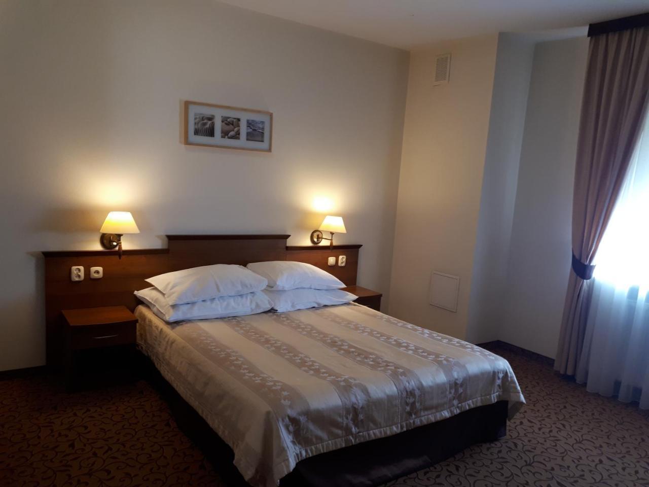 Hotel Panorama Ostrowiec Świętokrzyski Kültér fotó